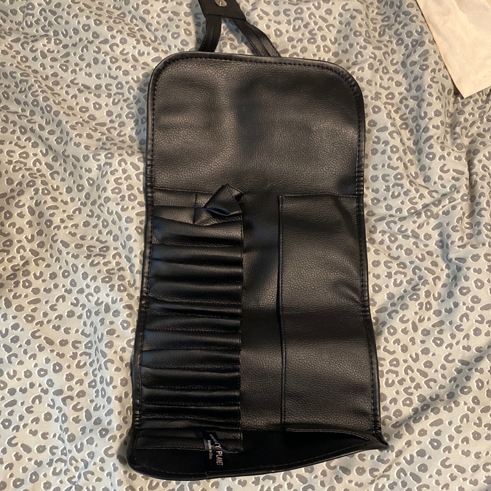makeup brush holder